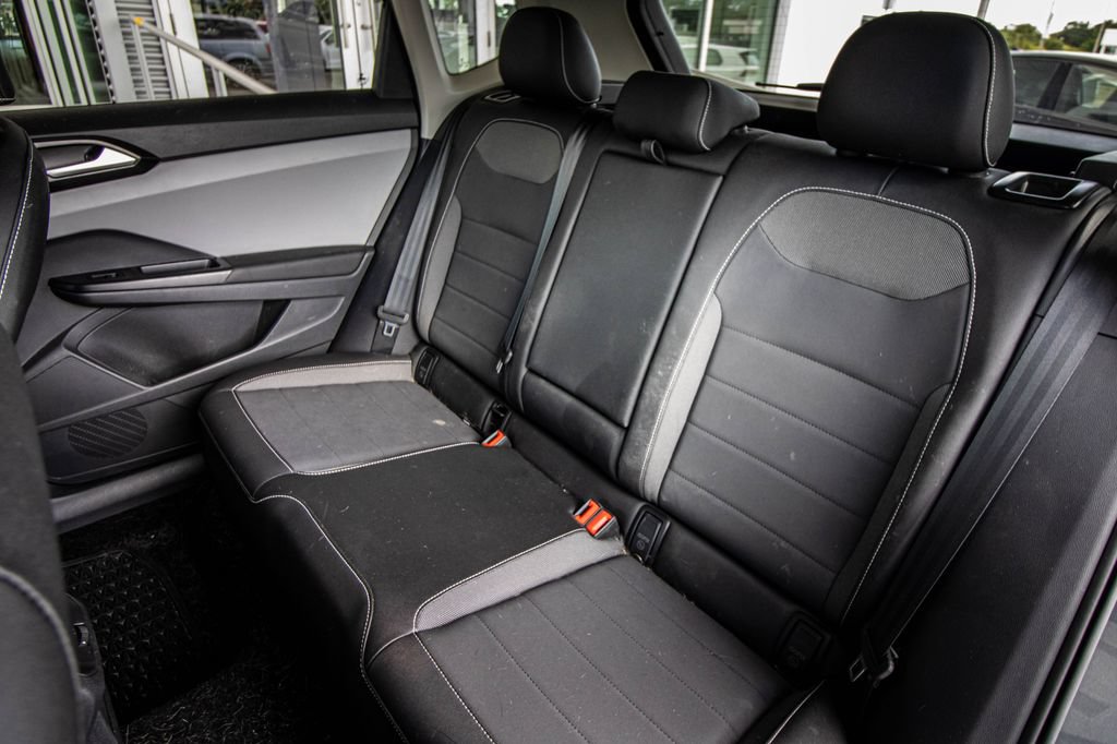 Certified 2023 Volkswagen Taos SE w/ Panoramic Sunroof Package FWD image 27