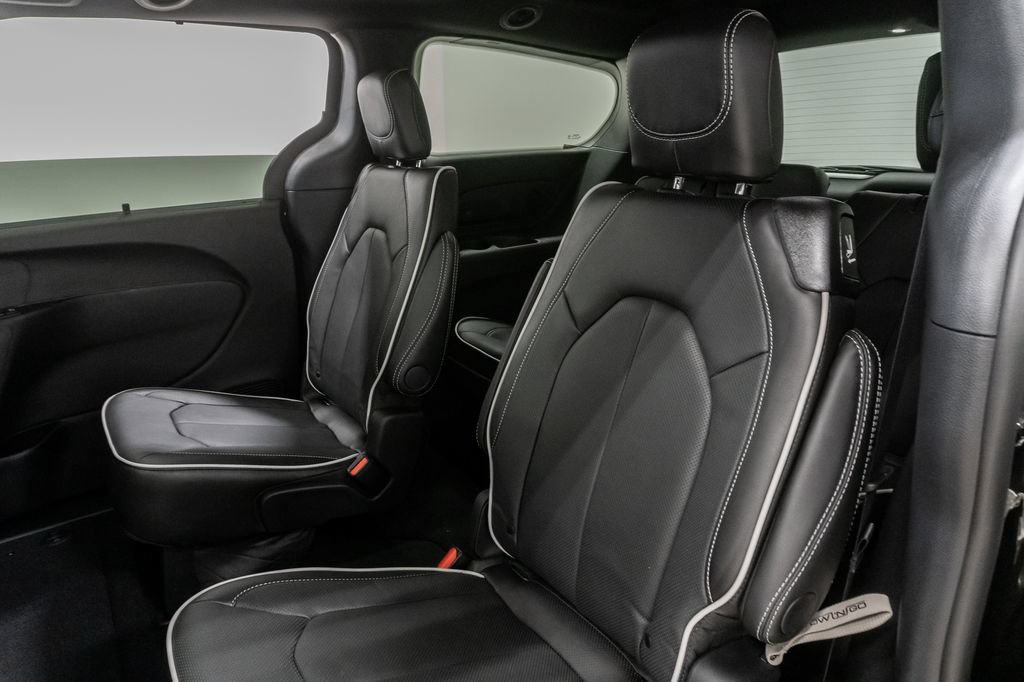 New 2027 Chrysler Pacifica Limited FWD image 27