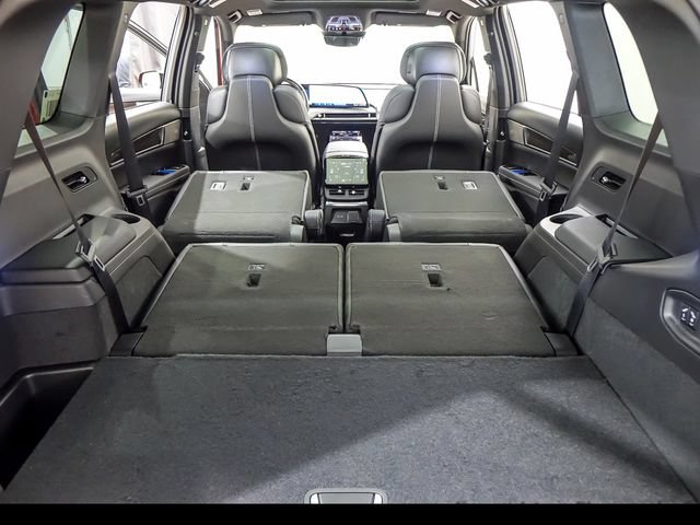 New 2027 Cadillac Vistiq Sport w/ LPO, Floor Liner Package AWD/4WD image 23