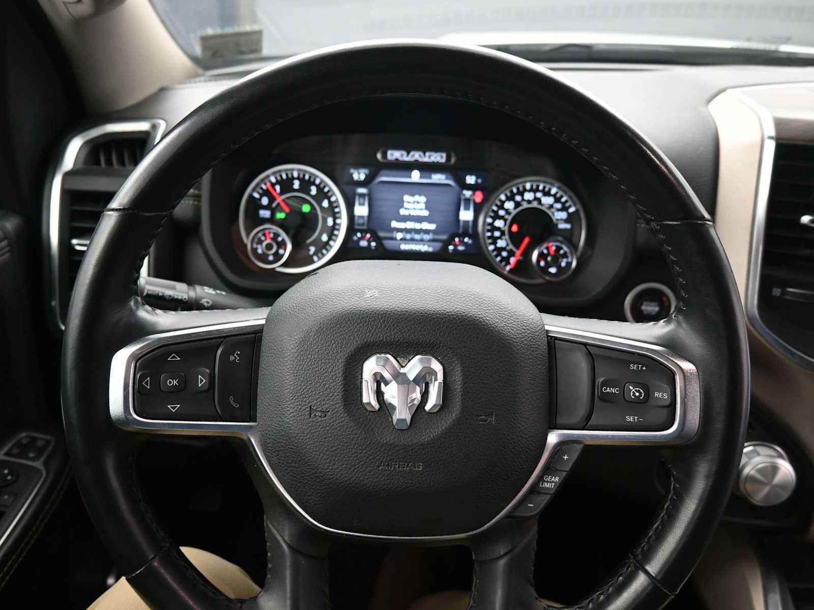 Used 2024 Cadillac XT4 Premium Luxury image 11