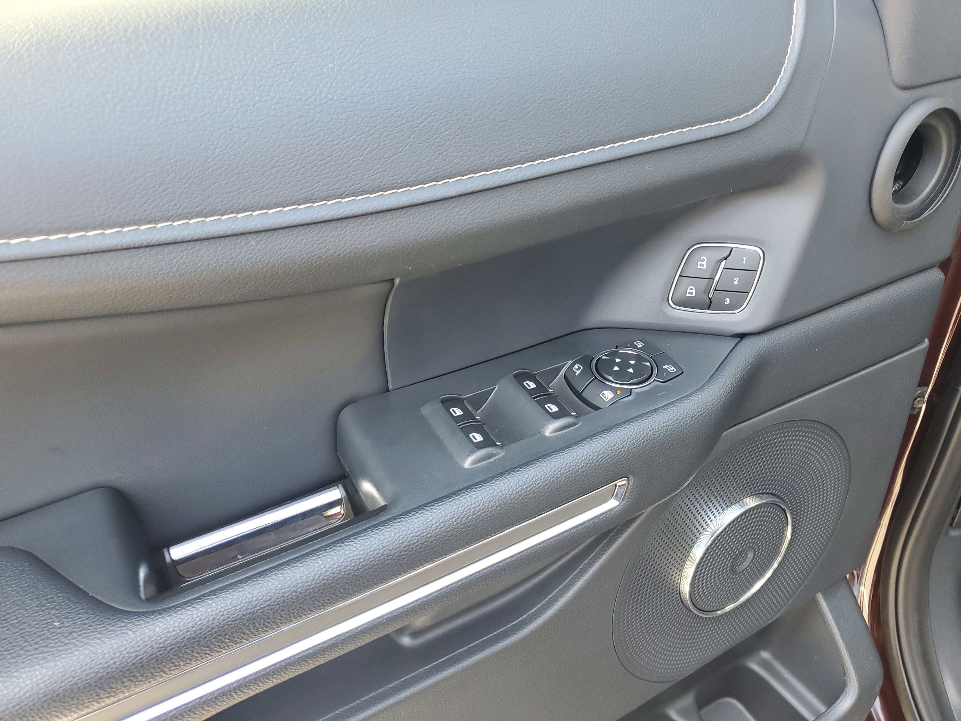 Used 2024 Ford Expedition XLT RWD image 9