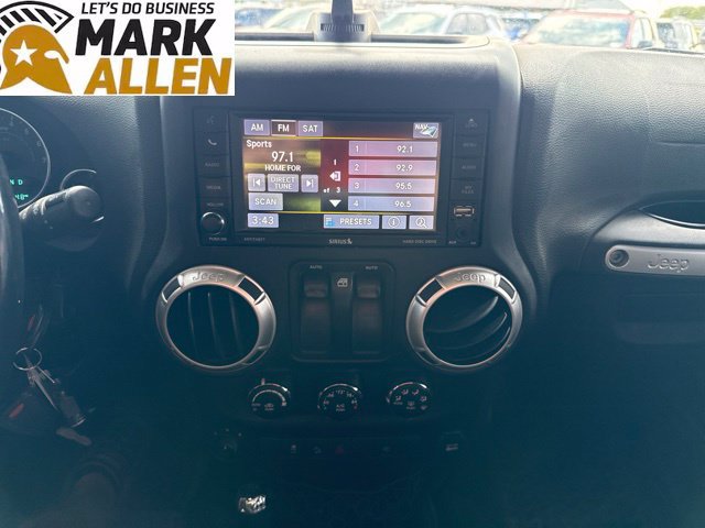 Used 2016 Jeep Wrangler Rubicon w/ Power Convenience Group AWD/4WD image 10