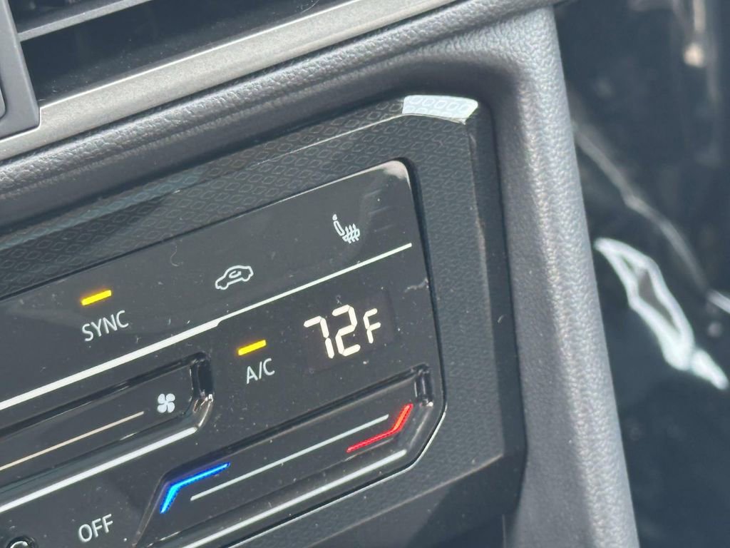 New 2025 Volkswagen Taos SE AWD/4WD image 23