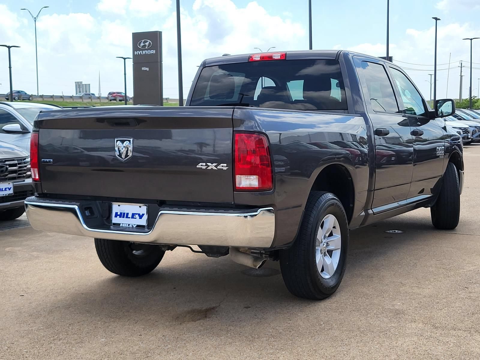 Used 2022 RAM 1500 Classic SLT AWD/4WD image 4
