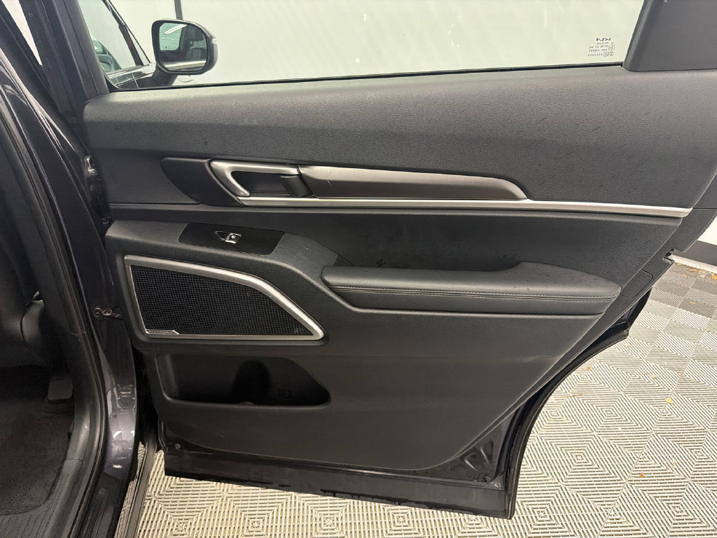 Used 2025 Kia Telluride S FWD image 16