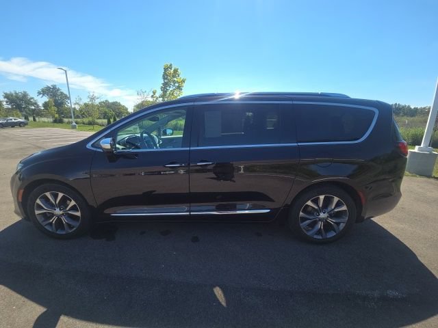 Used 2017 Chrysler Pacifica Limited w/ UConnect Theater Package FWD image 15
