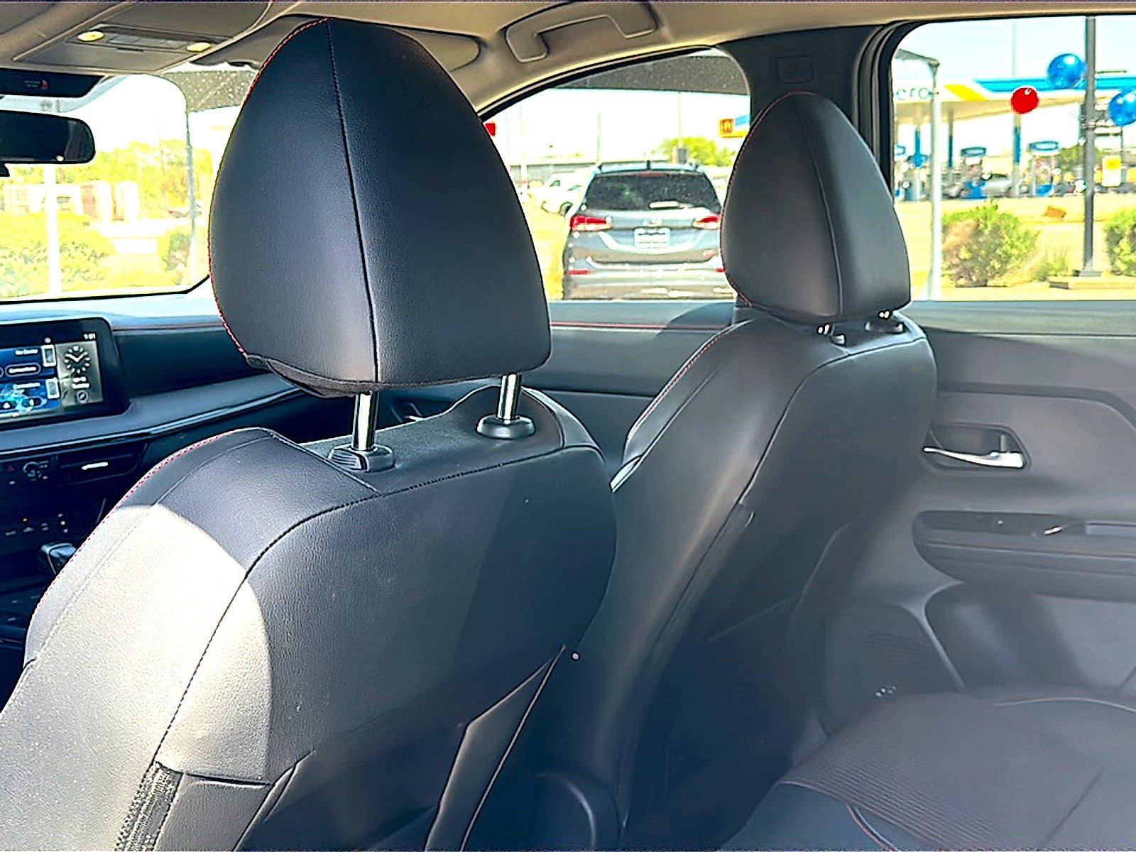 Certified 2025 Nissan Kicks SR FWD image 17