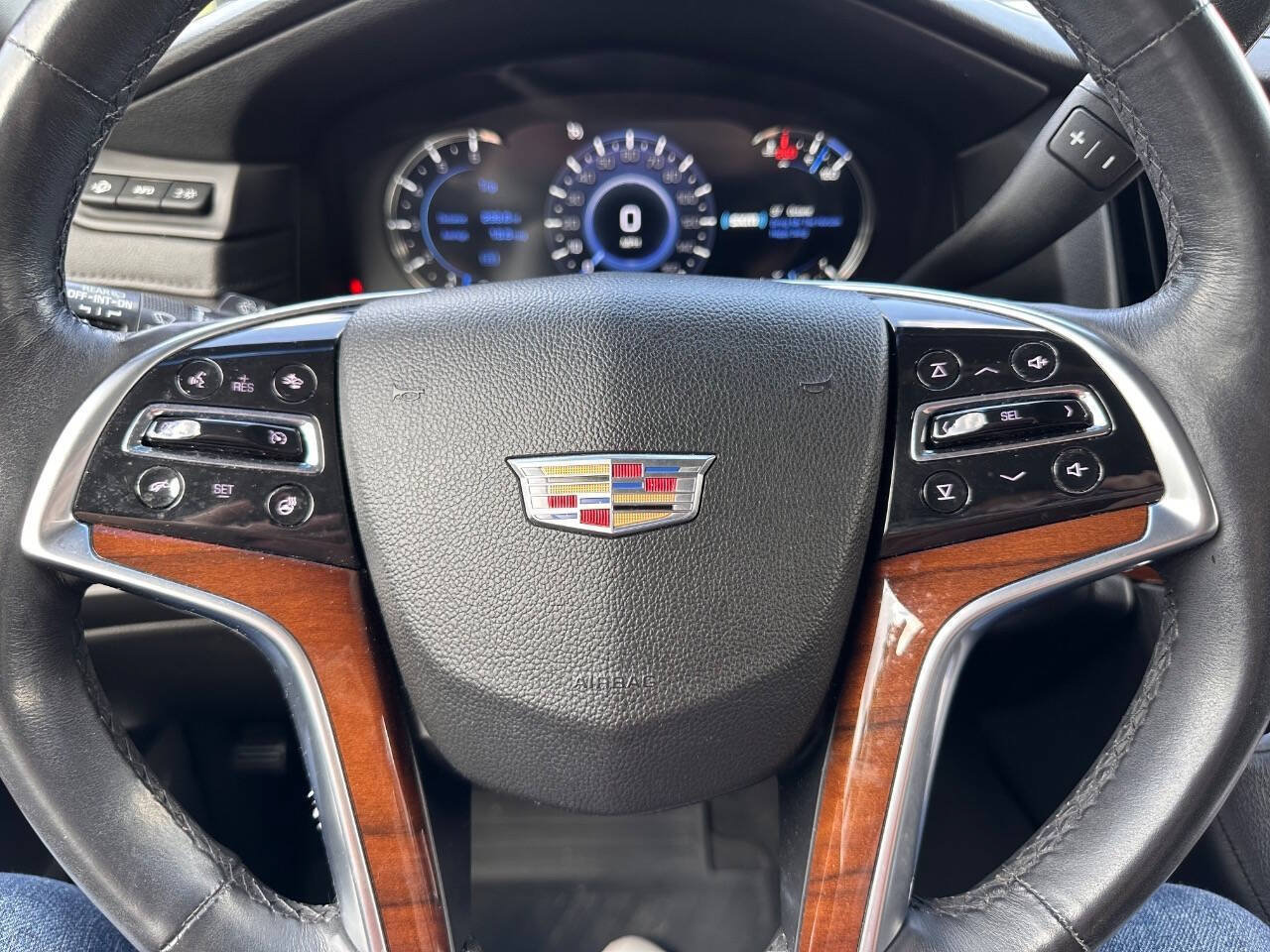 Used 2017 Cadillac Escalade Luxury AWD/4WD image 20