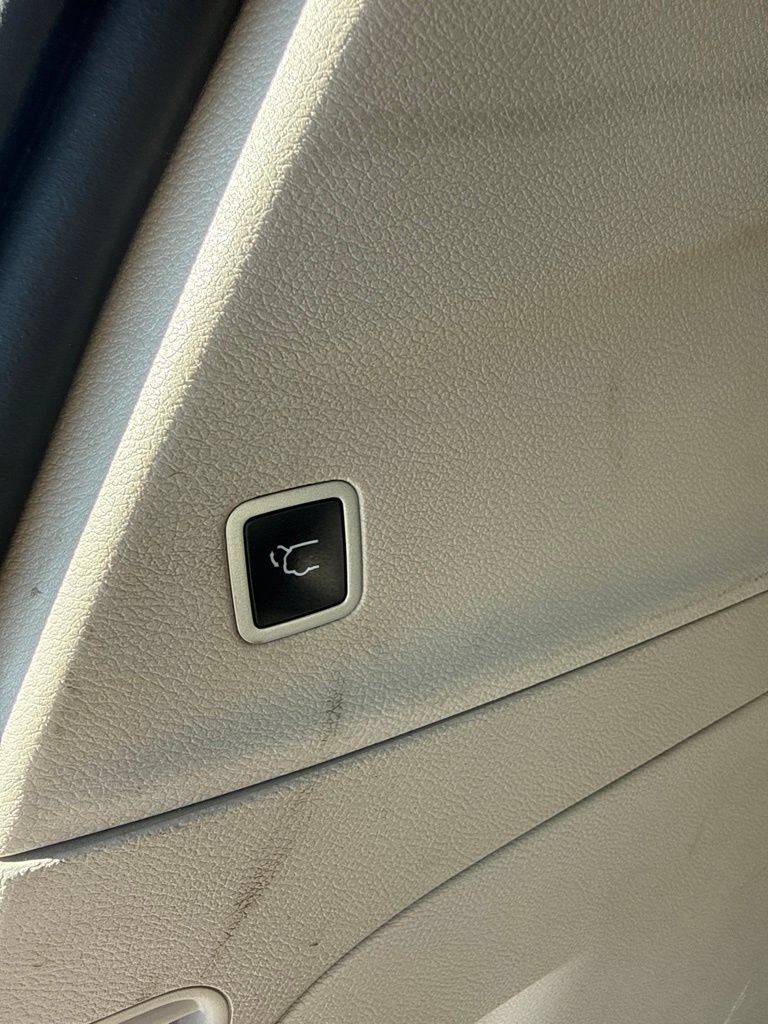 Used 2020 Chrysler Pacifica Touring-L FWD image 21