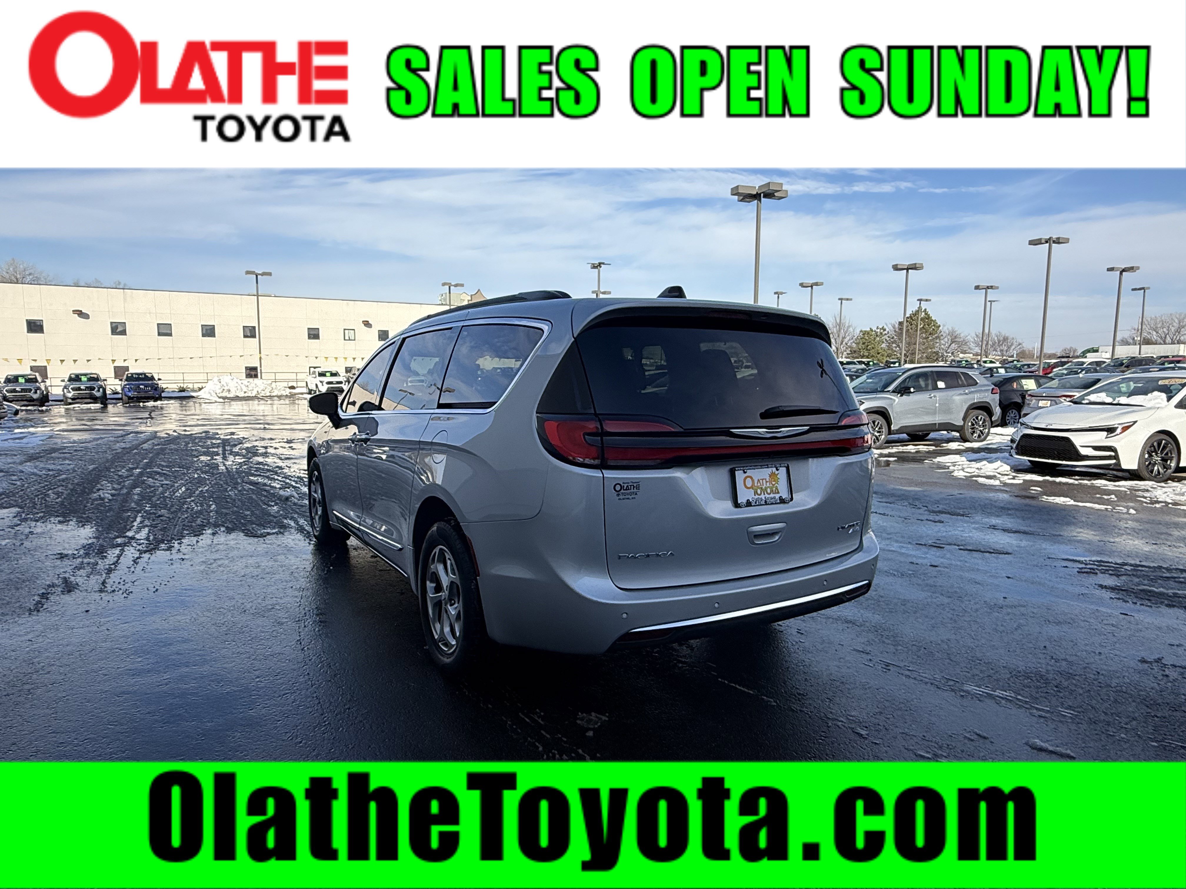 Used 2023 Chrysler Pacifica Limited image 4