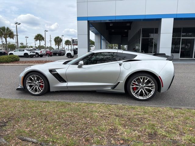 Used 2015 Chevrolet Corvette Z06 w/ 3LZ Preferred Equipment Group RWD image 4