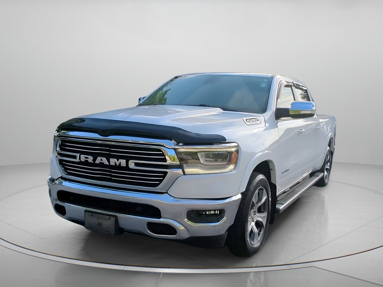 Used 2019 RAM 1500 Laramie AWD/4WD image 11