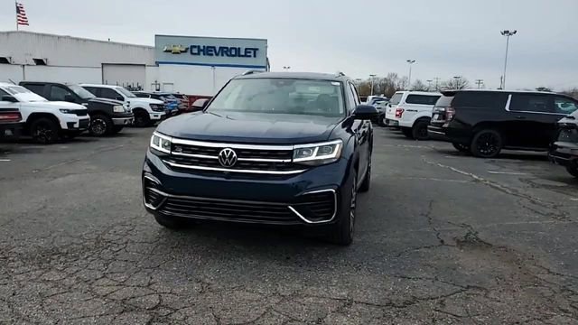 Used 2022 Volkswagen Atlas SEL Premium image 3