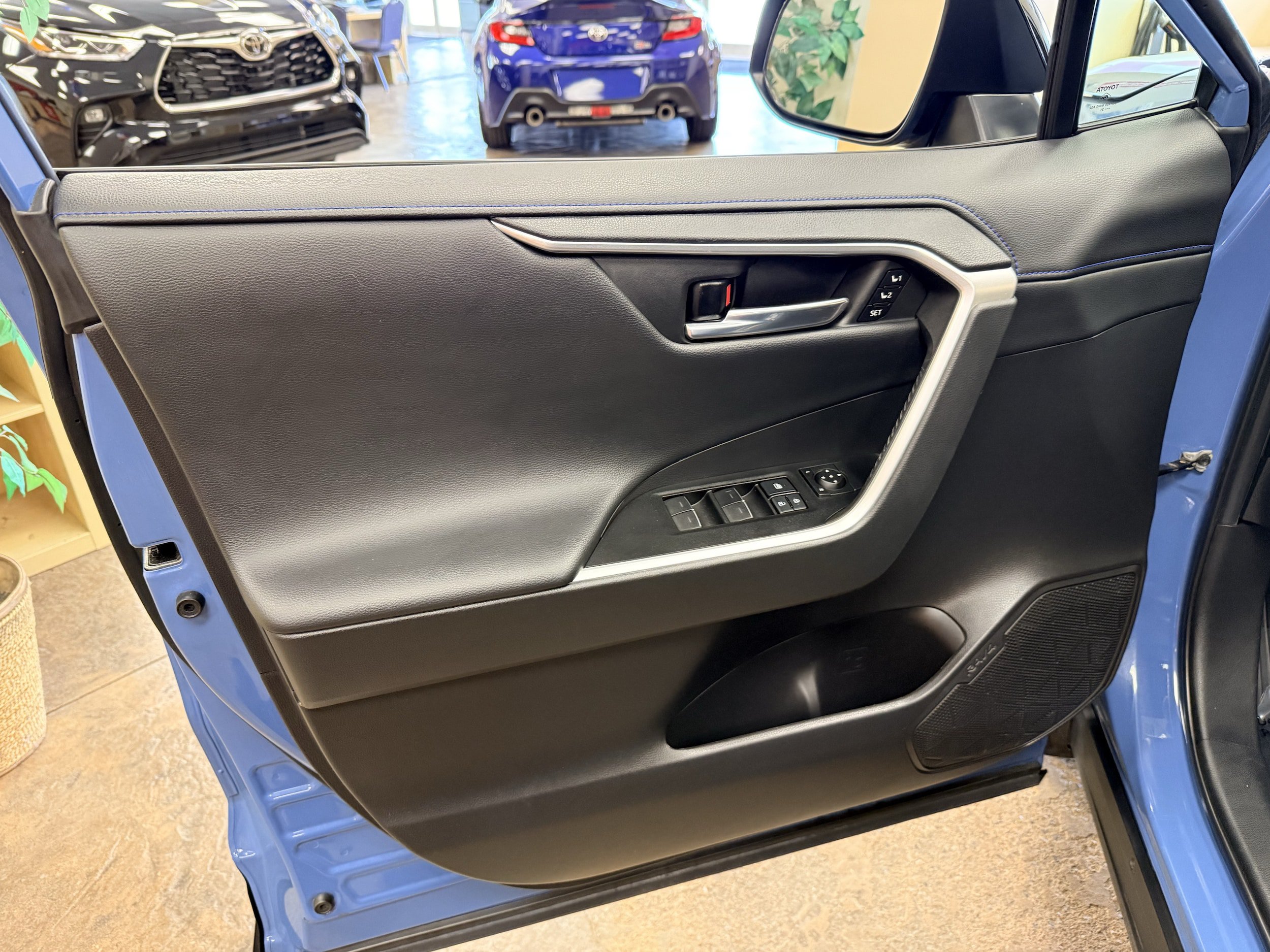 Used 2022 Toyota RAV4 XSE AWD/4WD image 9