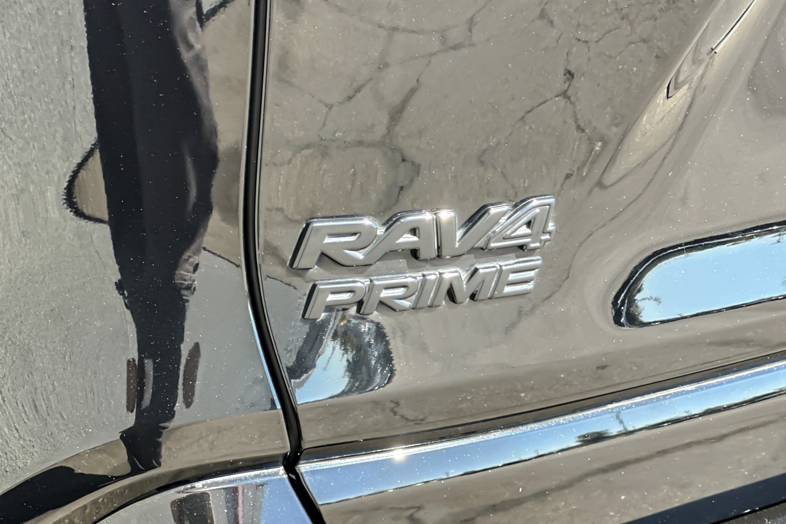 Used 2024 Toyota RAV4 SE w/ Weather & Moonroof Package AWD/4WD image 26
