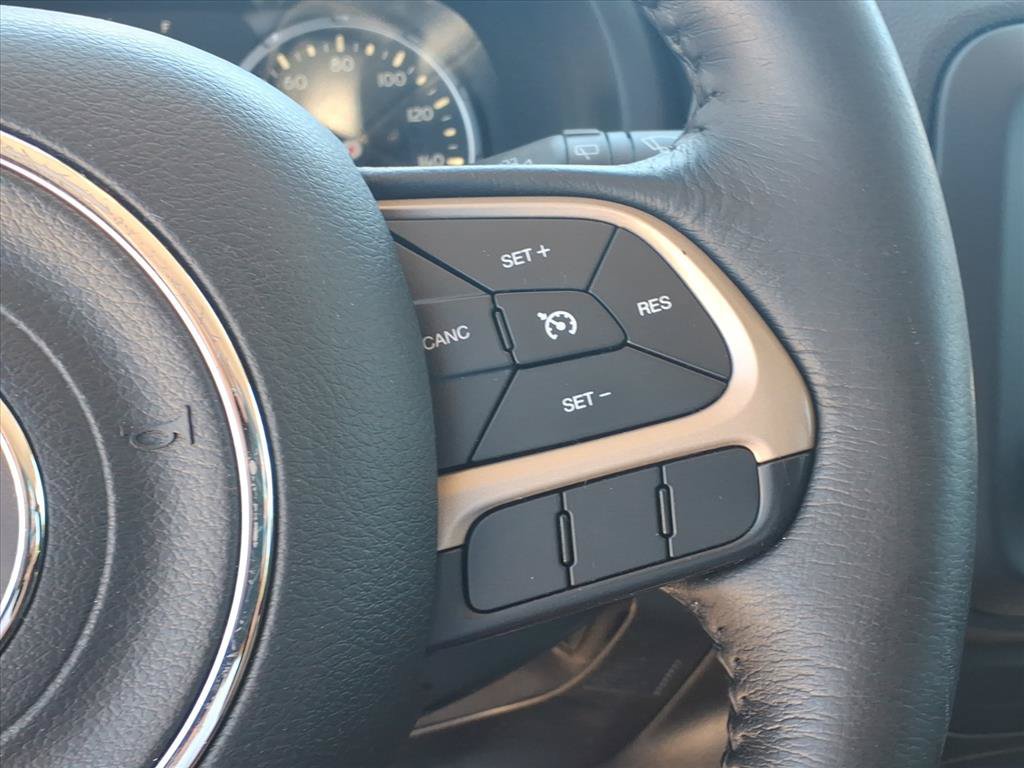 Used 2016 Jeep Renegade Latitude AWD/4WD image 15