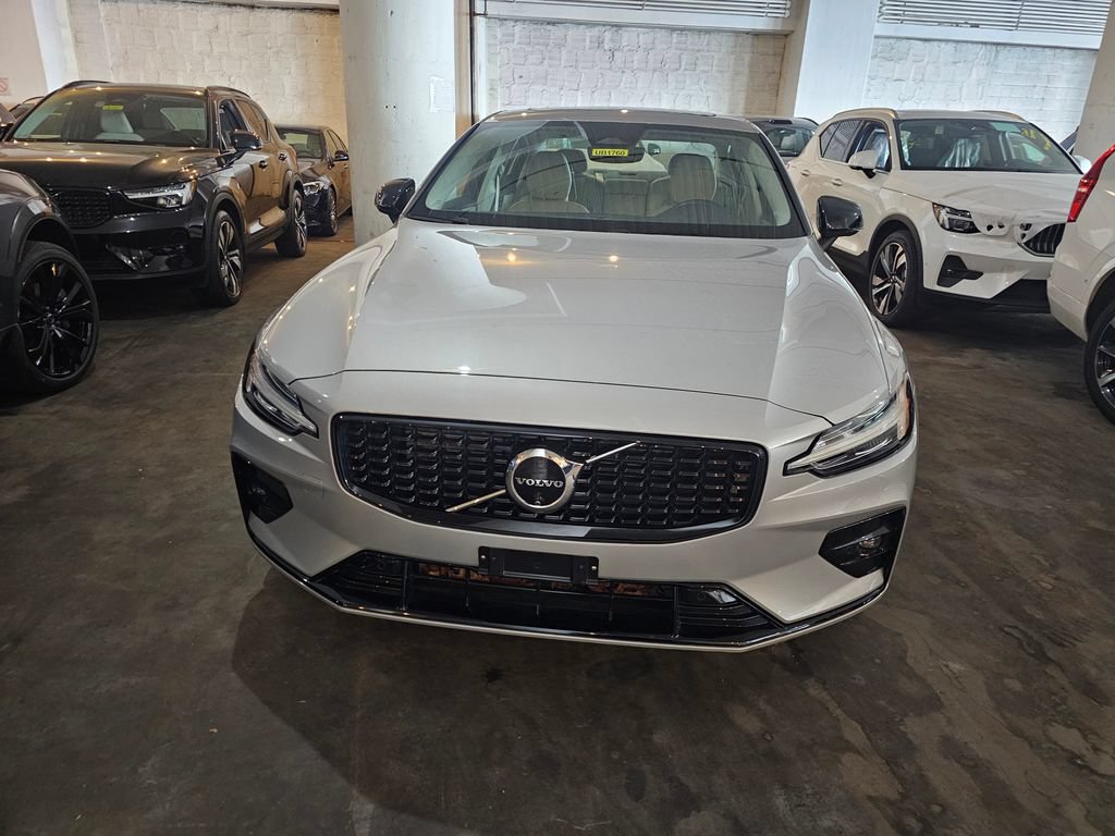 Certified 2025 Volvo S60 B5 Plus AWD/4WD image 6
