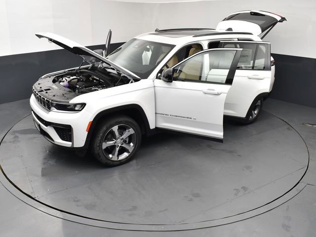 New 2026 Jeep Grand Cherokee Limited w/ Luxury Tech Group II image 30