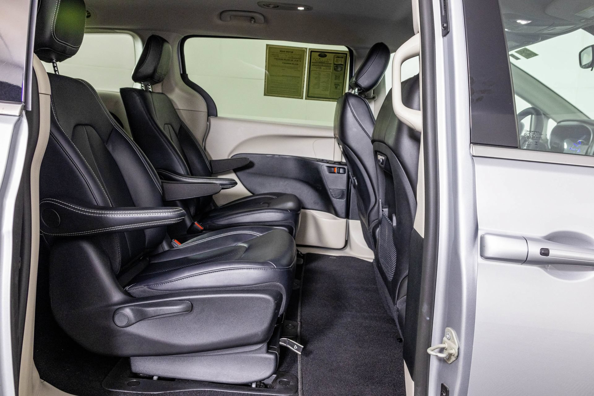 Used 2024 Chrysler Pacifica Limited FWD image 44