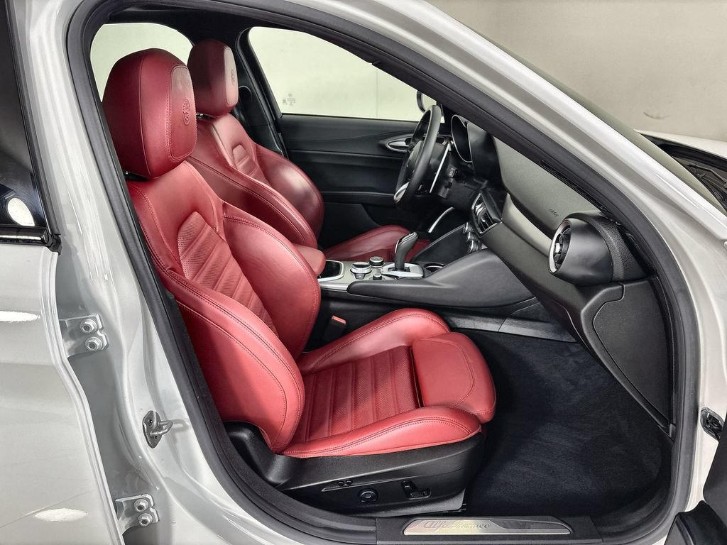 Used 2022 Alfa Romeo Giulia Veloce RWD image 26