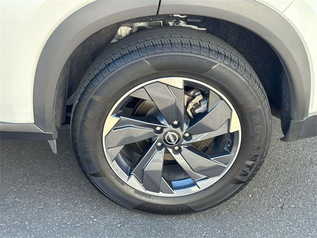 Certified 2024 Nissan Rogue SV image 27