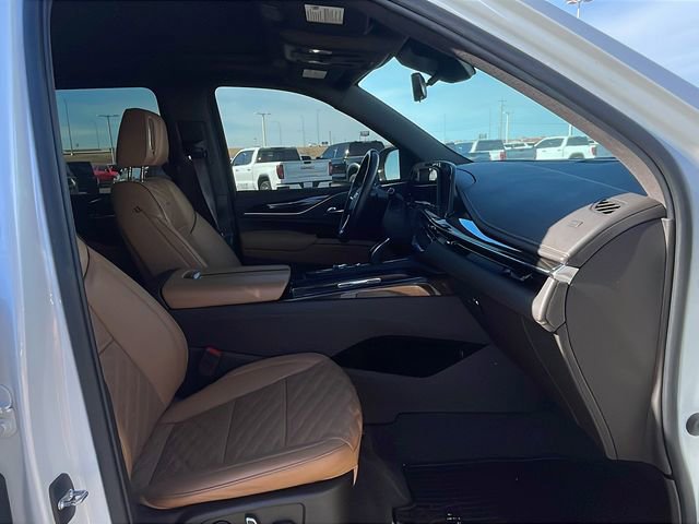 Used 2022 Cadillac Escalade ESV Premium Luxury w/ Performance Package AWD/4WD image 14