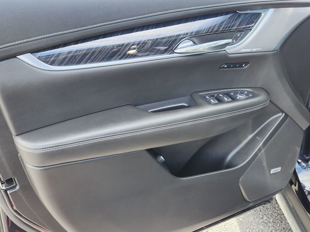 Used 2022 Cadillac XT6 Premium Luxury w/ Technology Package image 6