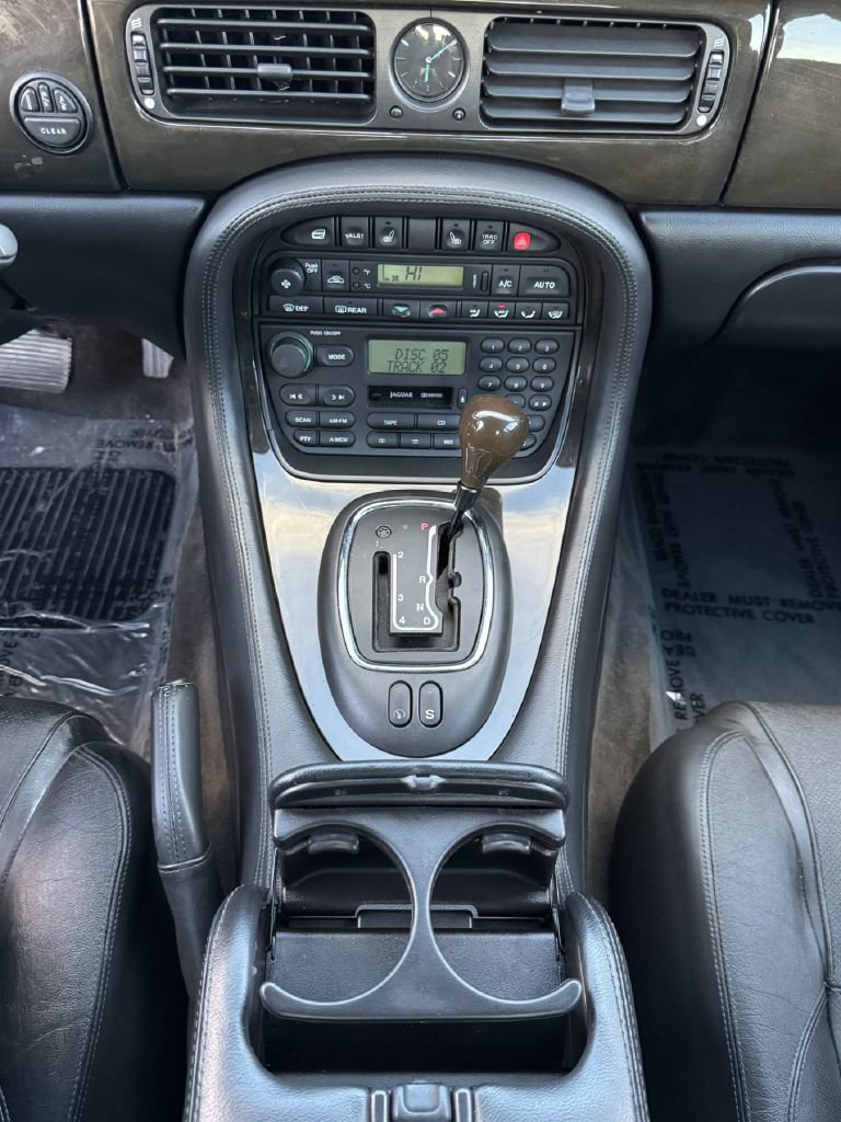 Used 1998 Jaguar XJ8 image 18