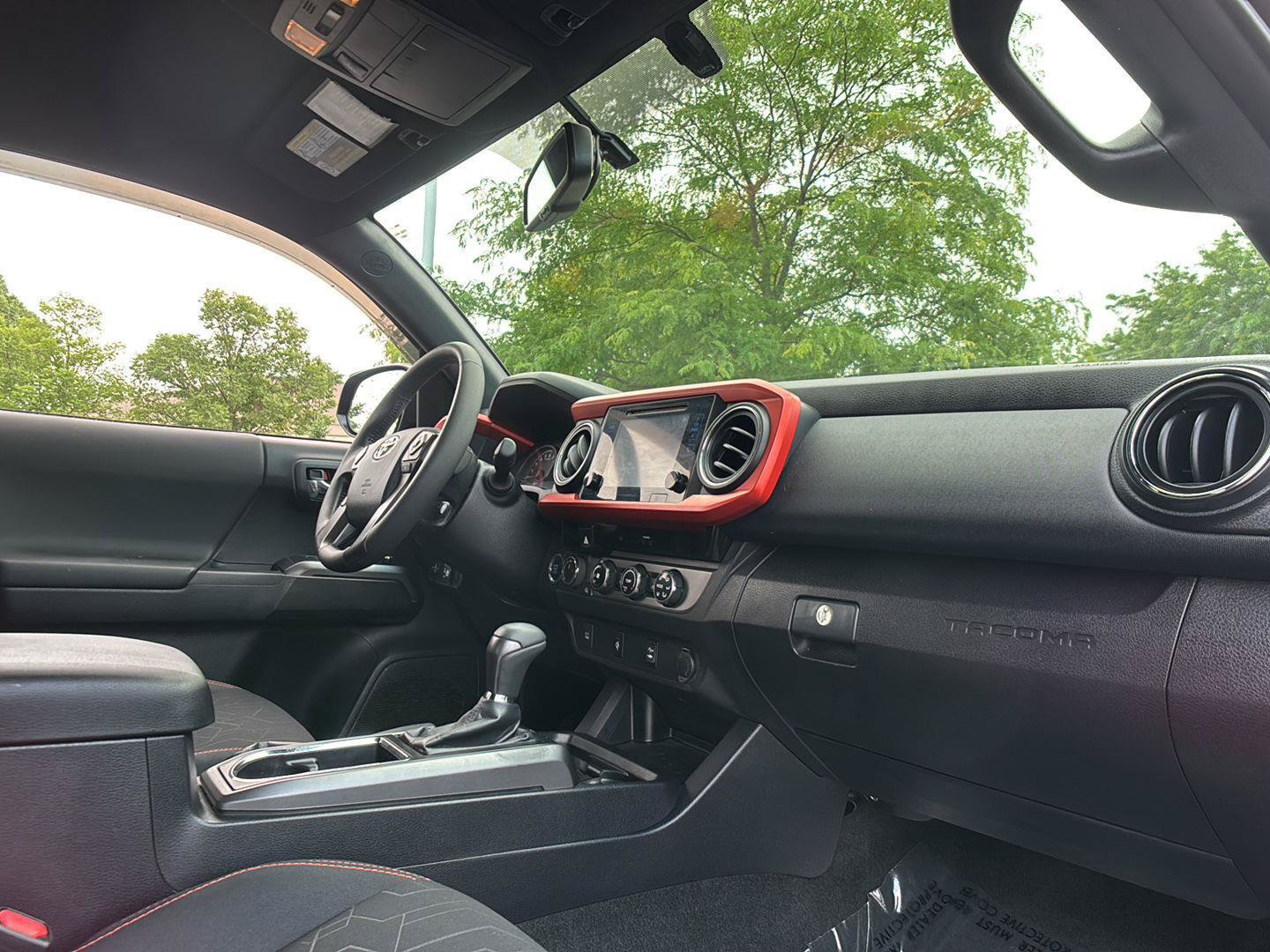 Used 2017 Toyota Tacoma TRD Sport w/ Tow Package AWD/4WD image 16