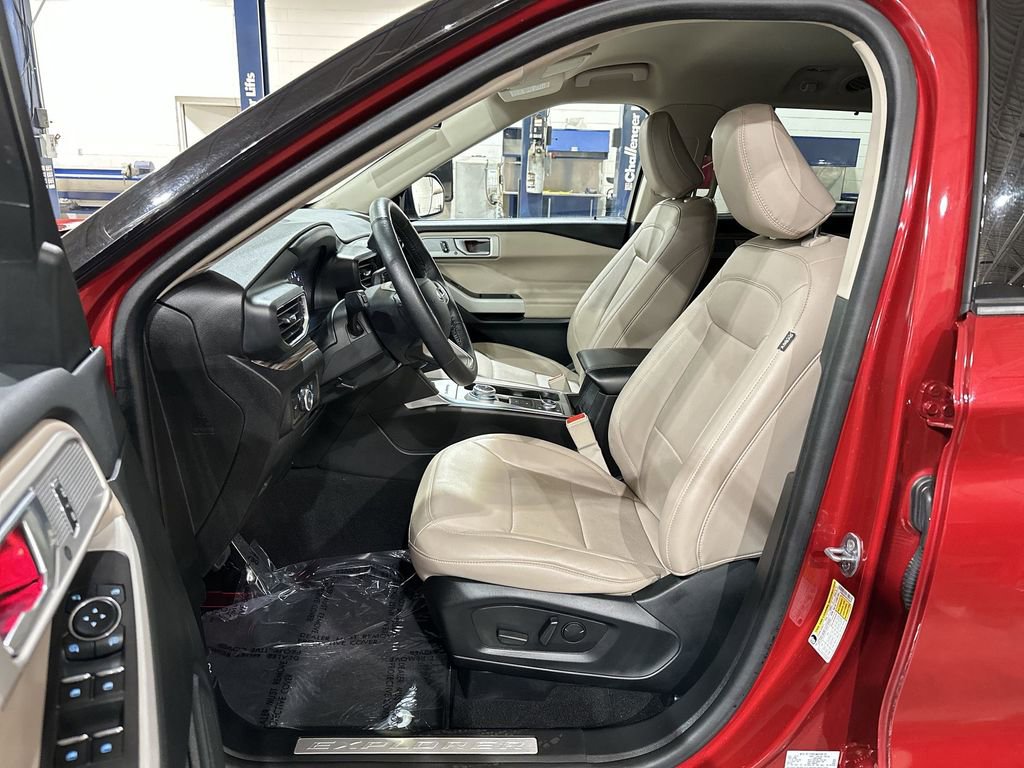 Used 2024 Ford Explorer Limited image 13