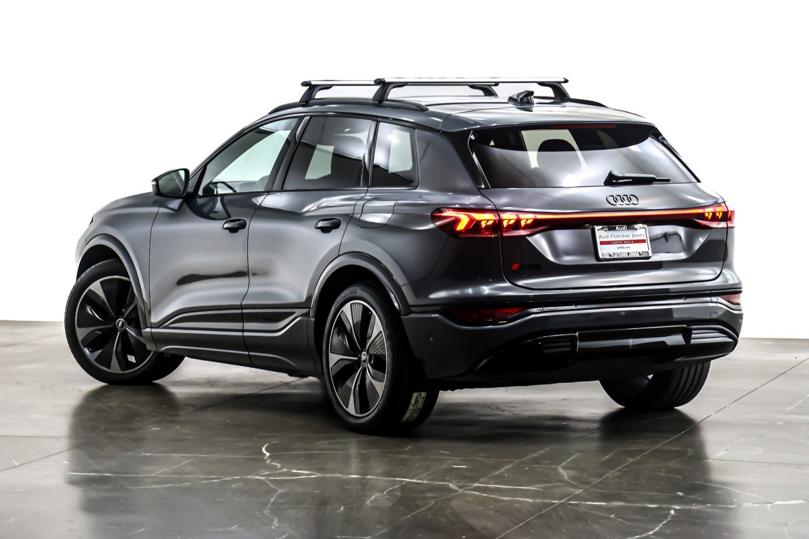 Used 2025 Audi SQ6 e-tron Prestige w/ Red Edition One image 13