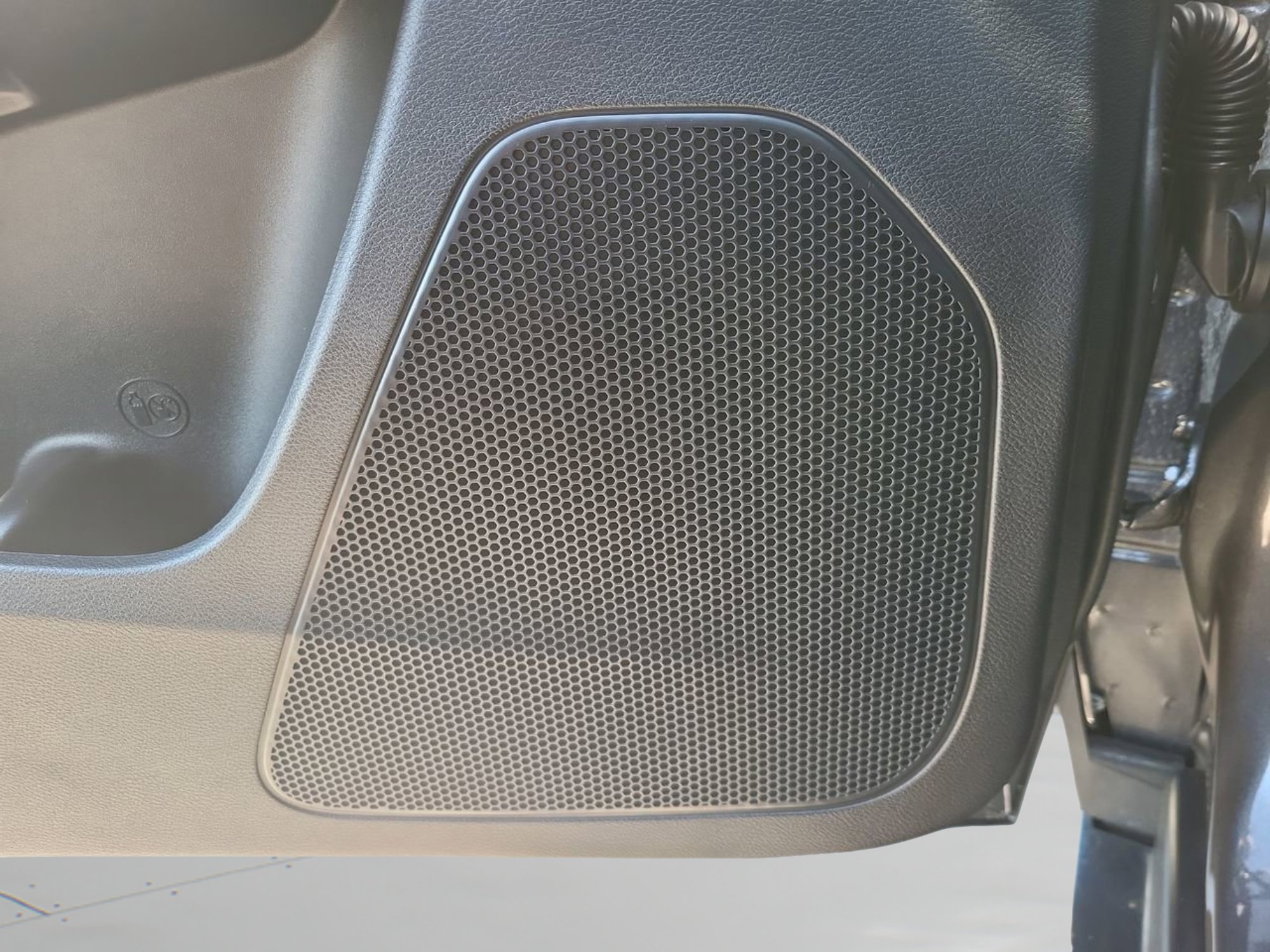 Used 2022 Jeep Cherokee Limited image 16