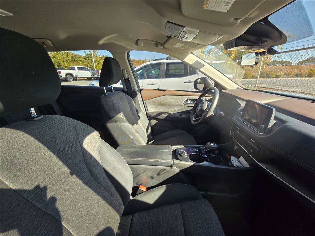 Used 2022 Nissan Rogue SV AWD/4WD image 9