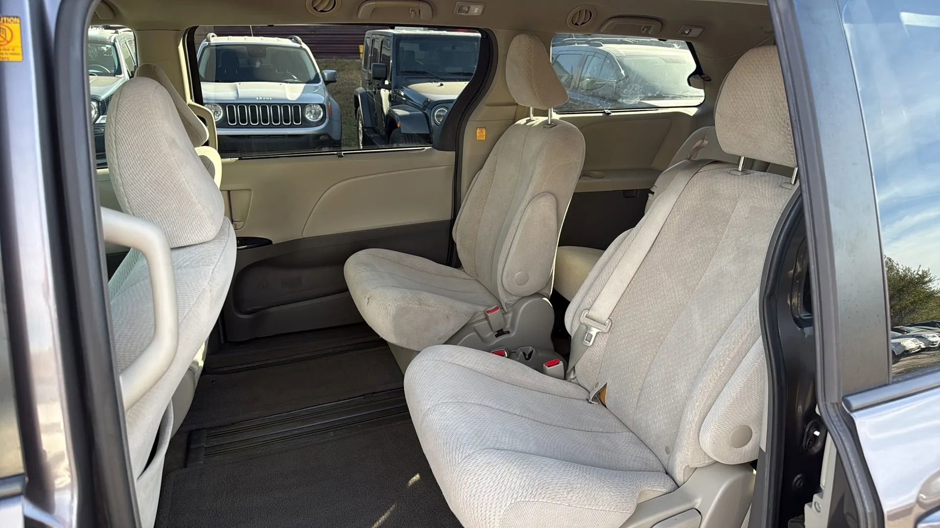 Used 2012 Toyota Sienna LE image 12