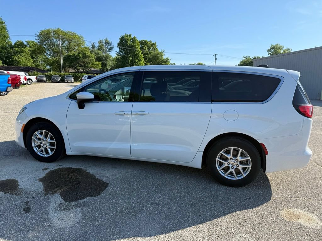 Used 2023 Chrysler Voyager LX FWD image 36