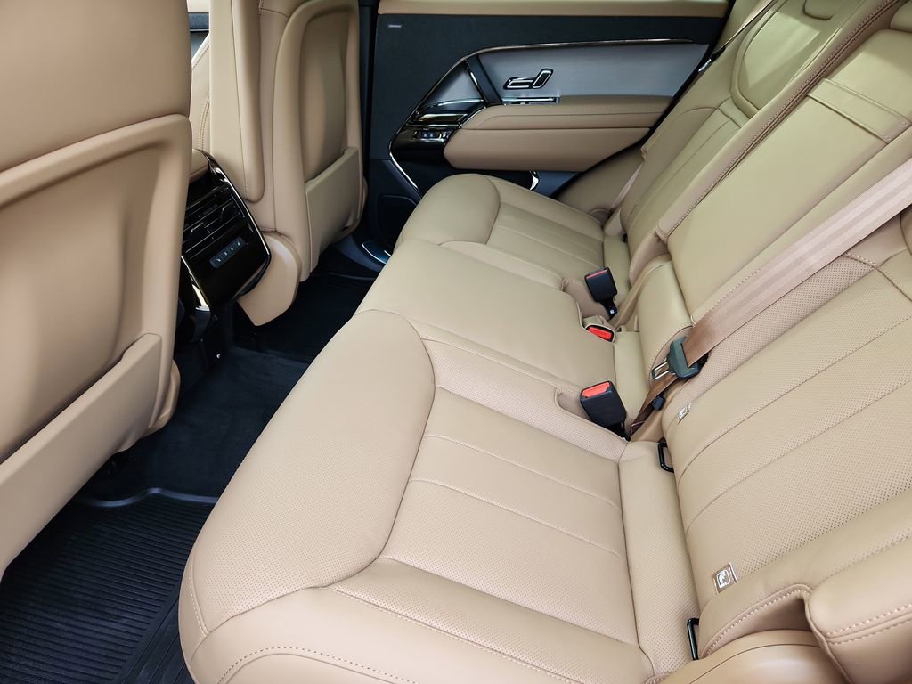 Used 2026 Land Rover Range Rover Sport SE image 5