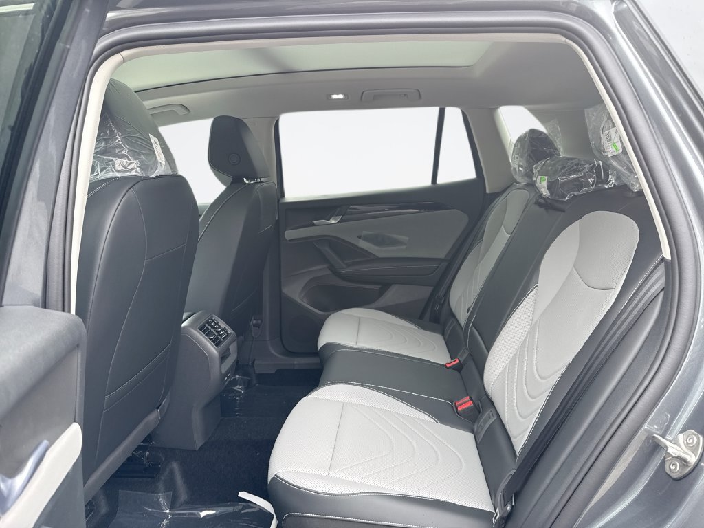 New 2026 Volkswagen Tiguan SE AWD/4WD image 25