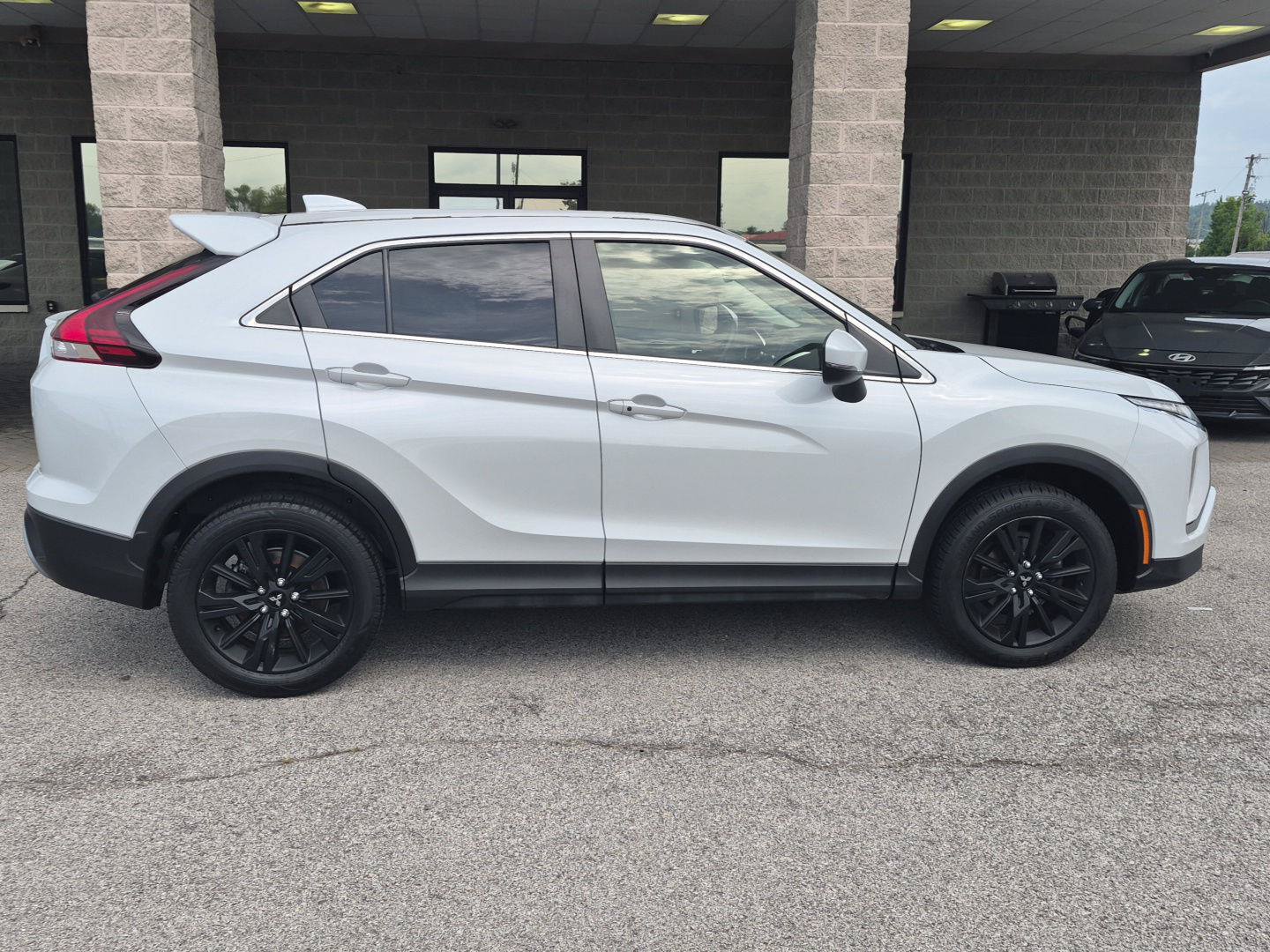 Used 2023 Mitsubishi Eclipse Cross SE AWD/4WD image 8