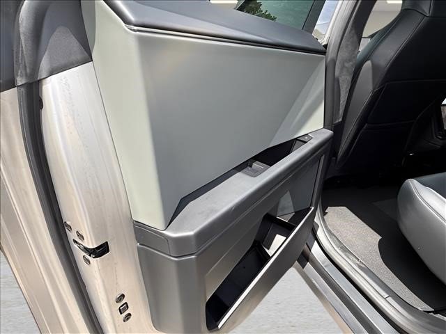 Used 2024 Tesla Cybertruck AWD Crew Cab image 15