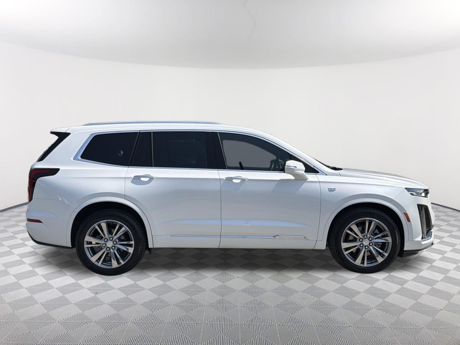 Certified 2025 Cadillac XT6 Premium Luxury FWD image 7
