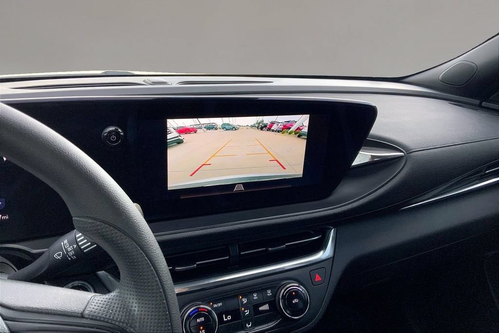 Used 2024 Buick Envista Preferred w/ Advanced Safety Package FWD image 21