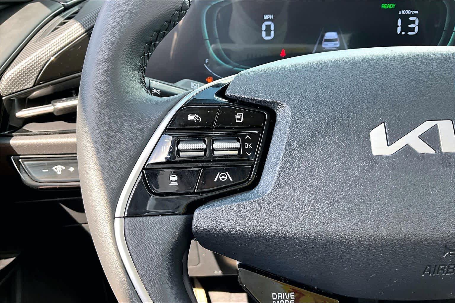 Used 2023 Kia Niro EX image 24