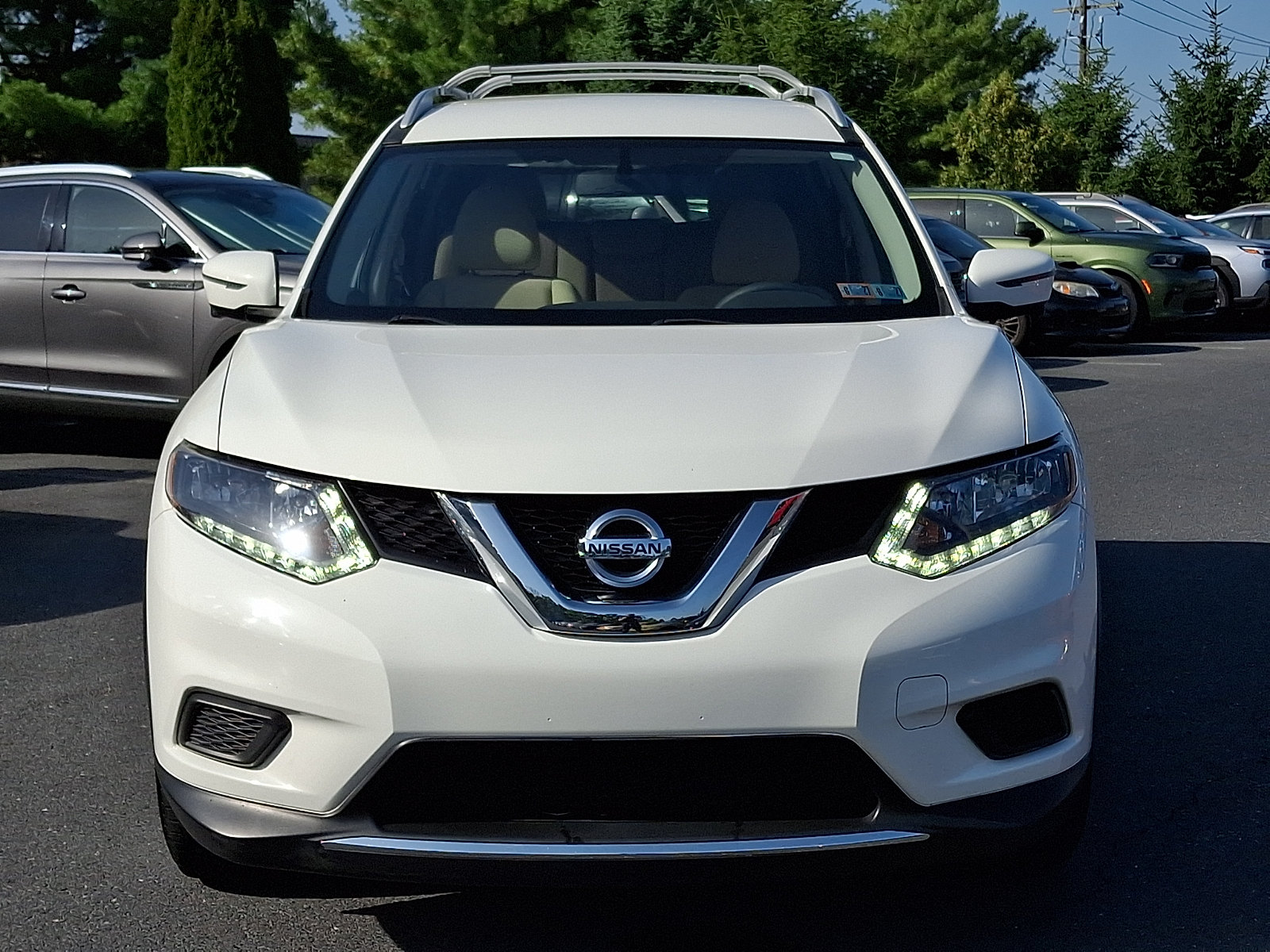 Used 2016 Nissan Rogue SV w/ SV Premium Package AWD/4WD image 2