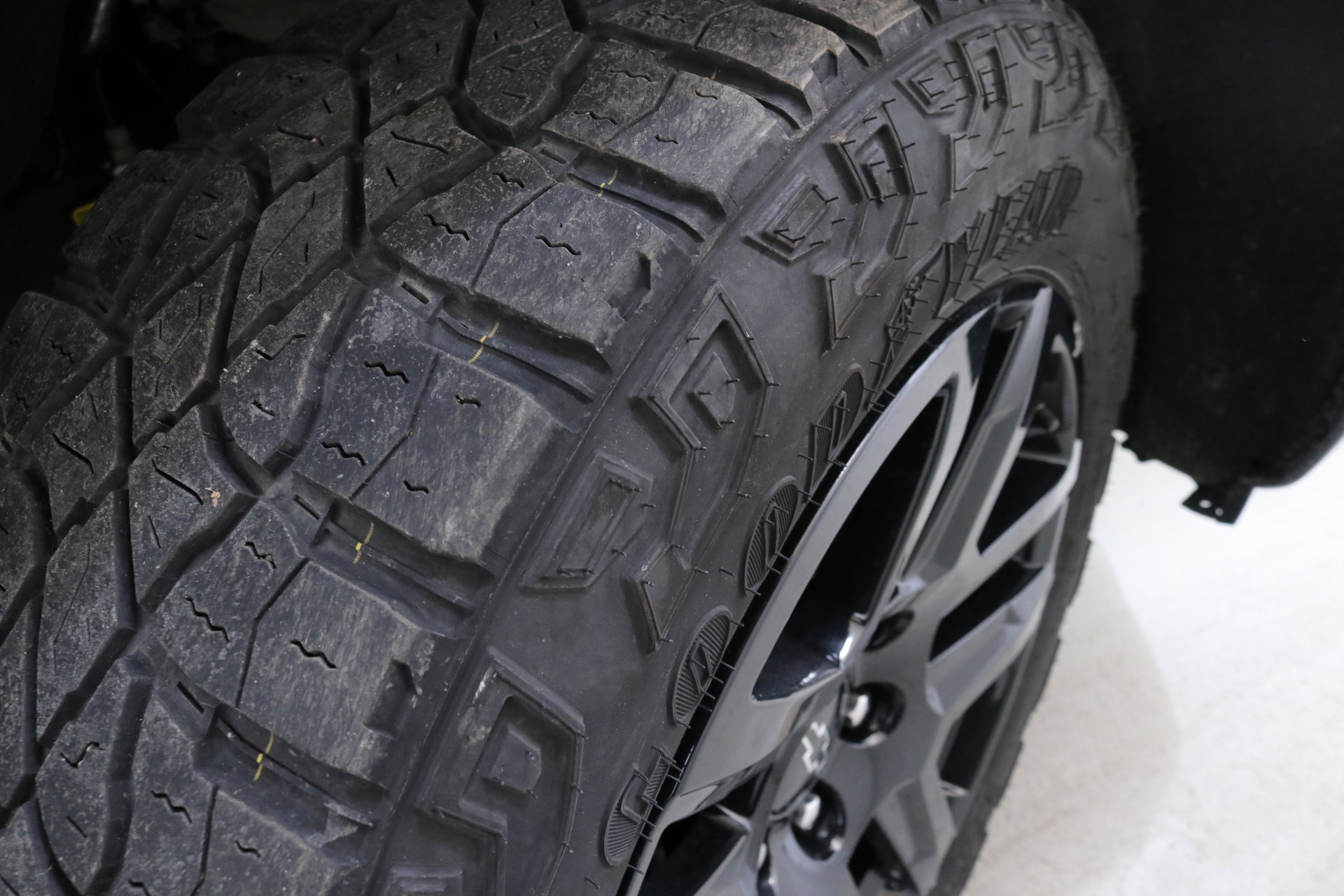 Used 2024 Chevrolet Silverado 1500 LT Trail Boss w/ LPO, Dark Essentials Package image 32