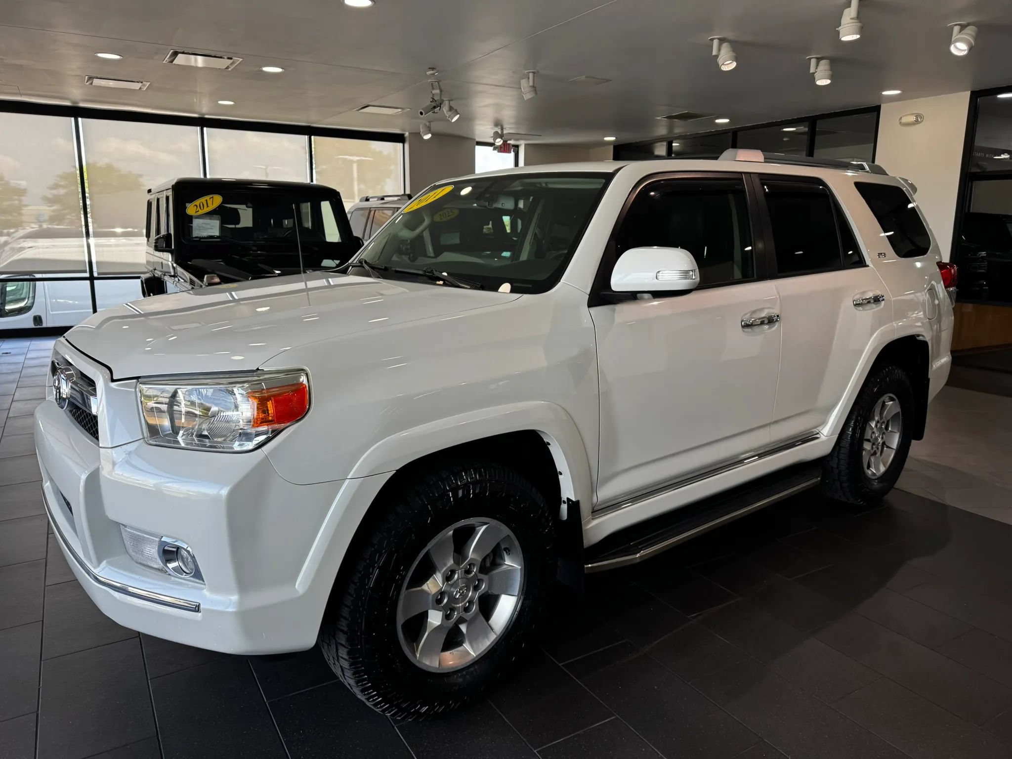 Used 2011 Toyota 4Runner SR5 w/ Premium Pkg w/Leather AWD/4WD image 2