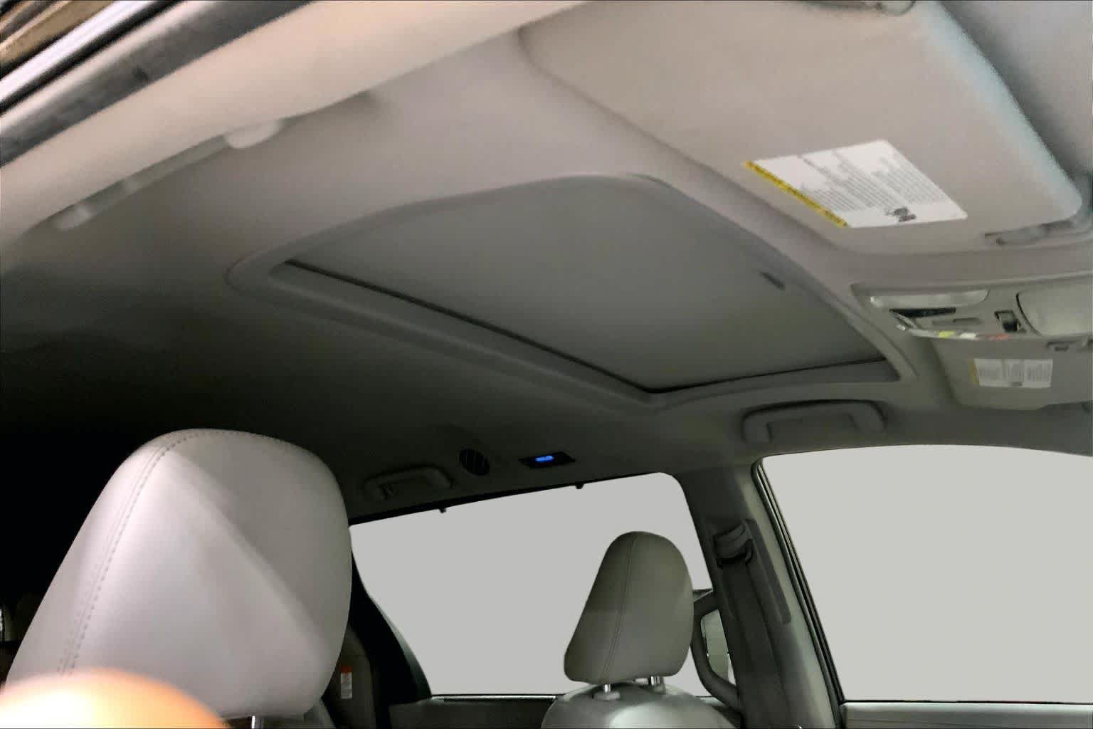 Used 2017 Toyota Sienna XLE FWD image 14