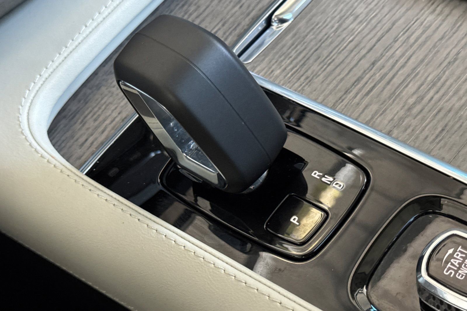 Certified 2024 Volvo XC90 T8 Plus w/ Protection Package Premier image 25