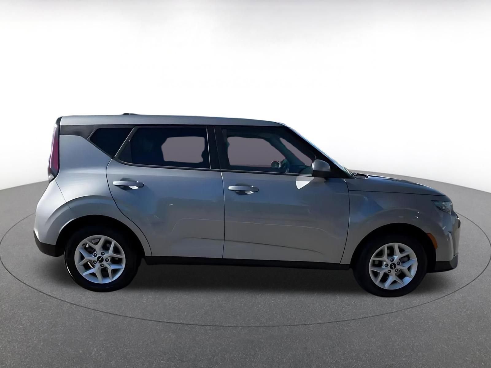 Used 2025 Kia Soul LX w/ LX Technology Package image 16
