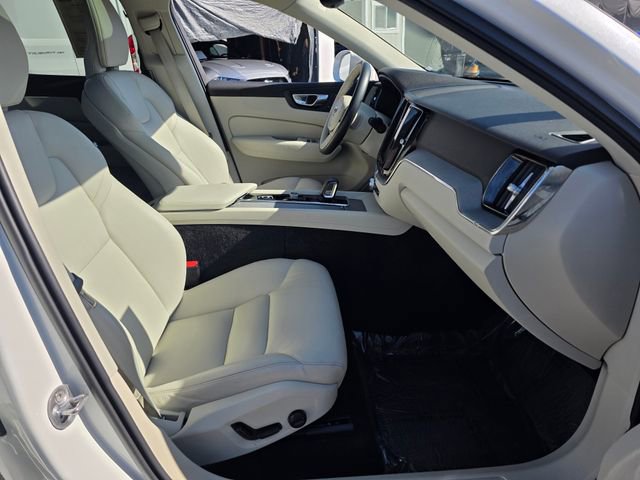 Used 2023 Volvo XC60 B5 Plus AWD/4WD image 10