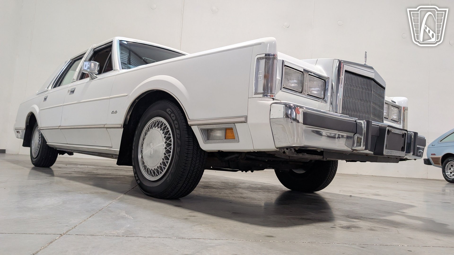 Used 1988 Lincoln Town Car RWD image 19